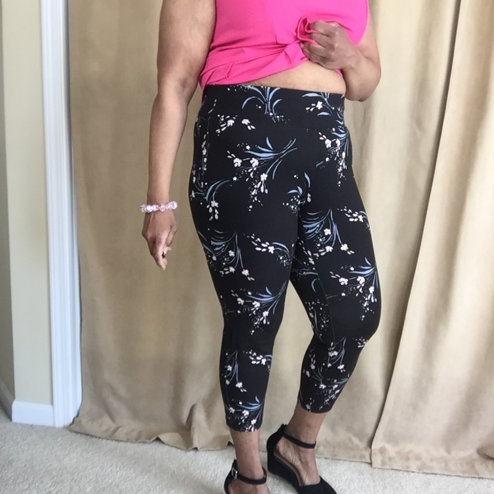 Torrid Ponte Slim Fit Pixie Pants, Black Floral, size 1X, Length 1R (14-…